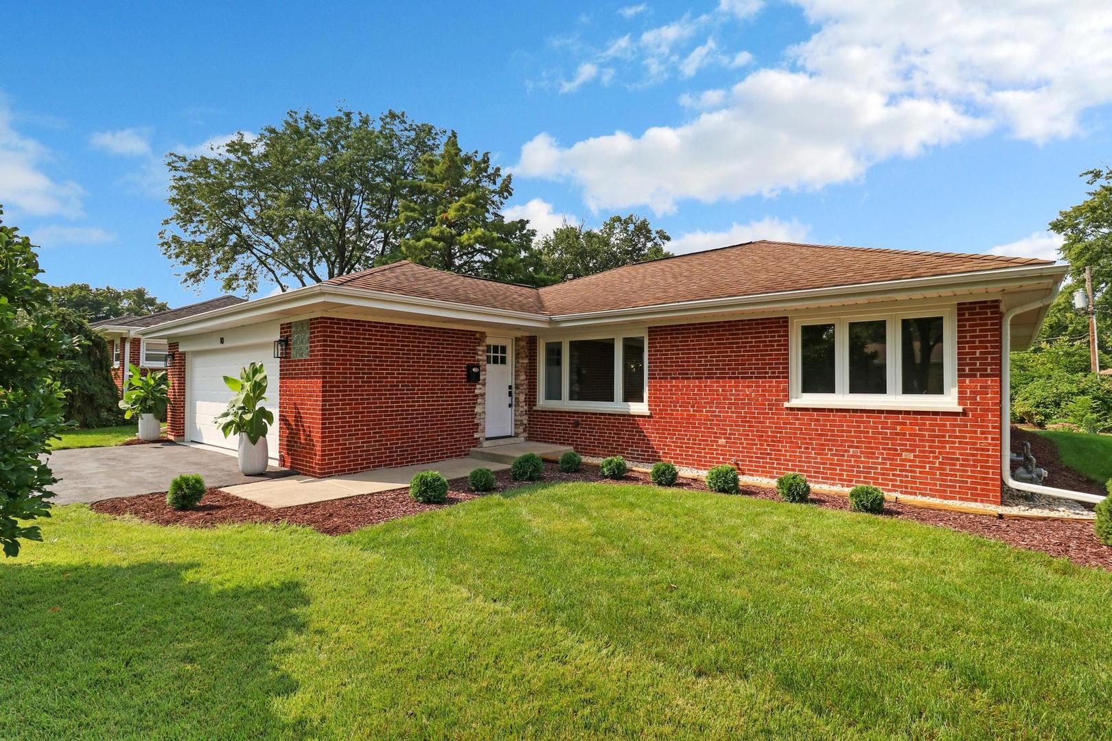 Property Photo: 10 N William Street IL 60056