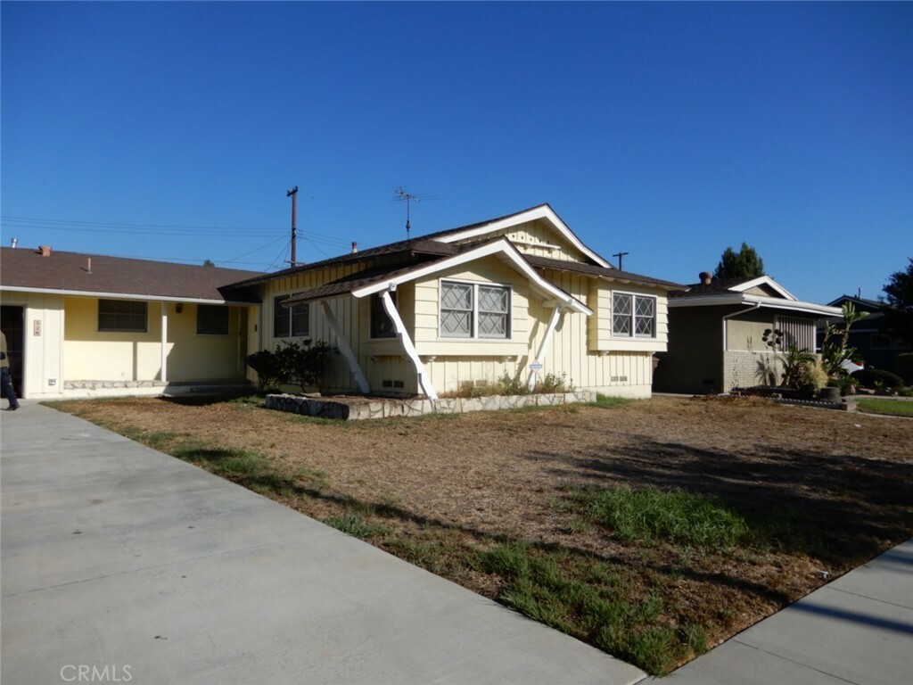 Property Photo:  526 S Dustin Place  CA 92806 