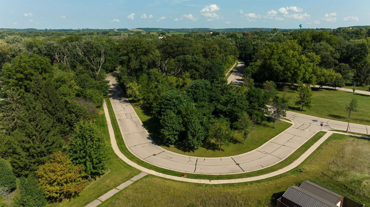 Property Photo: 424 Stonehaven Drive WI 54941