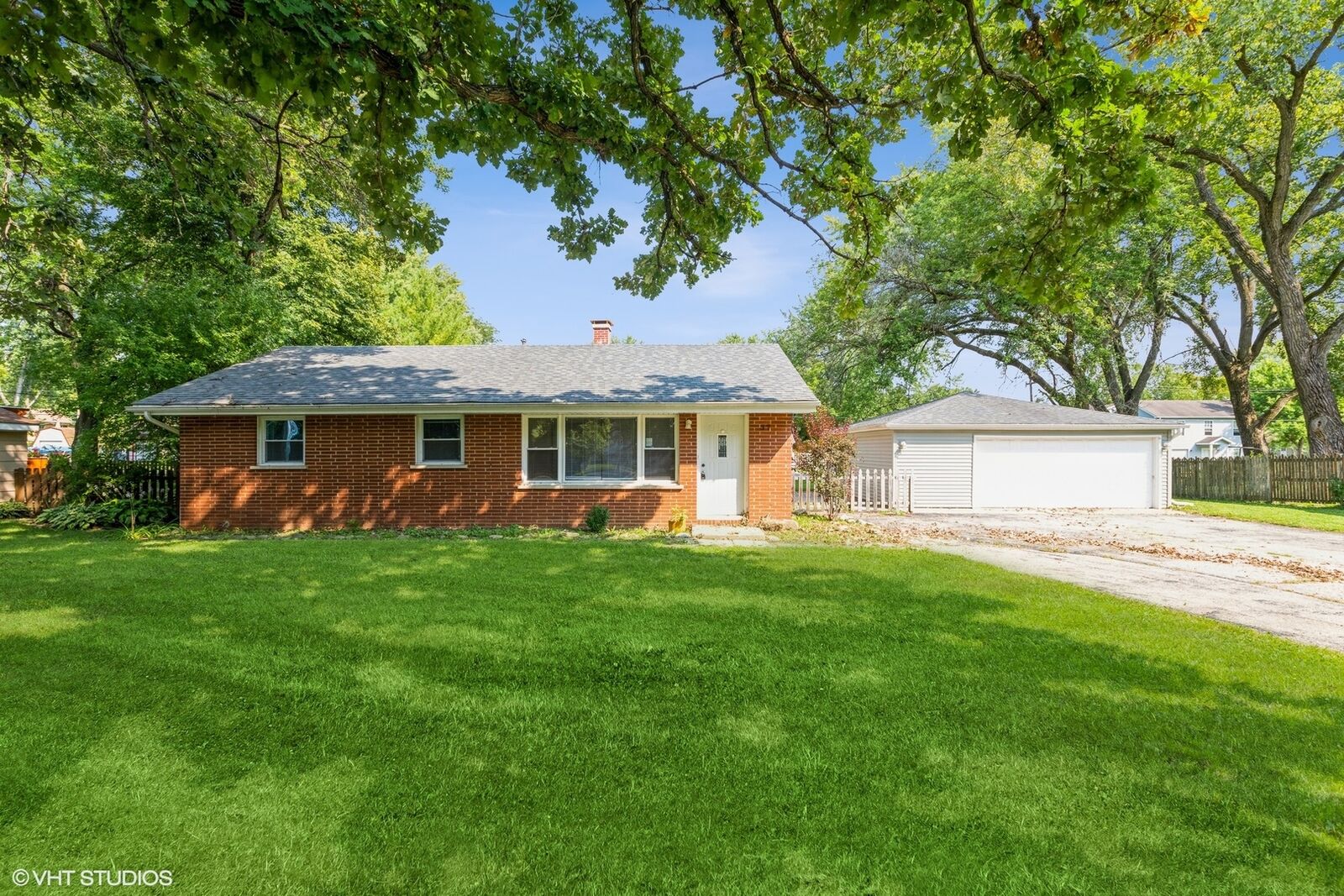 Property Photo:  37 Briarwood Drive  IL 60014