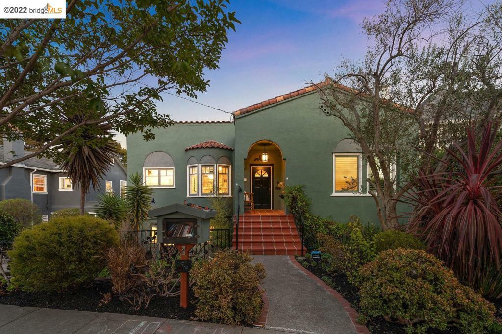 Property Photo:  1012 Warfield Ave  CA 94610 
