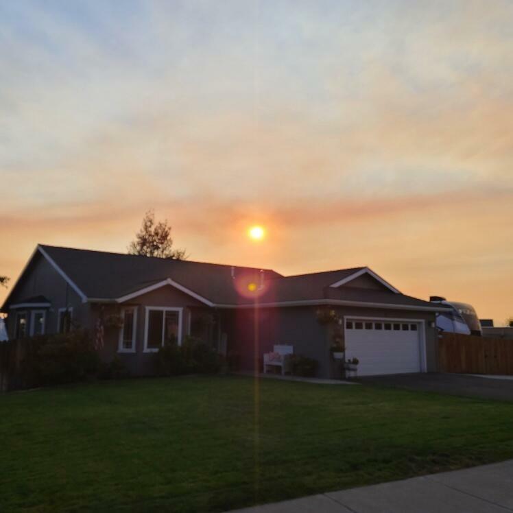 Property Photo: 886 Rosemont Court OR 97603