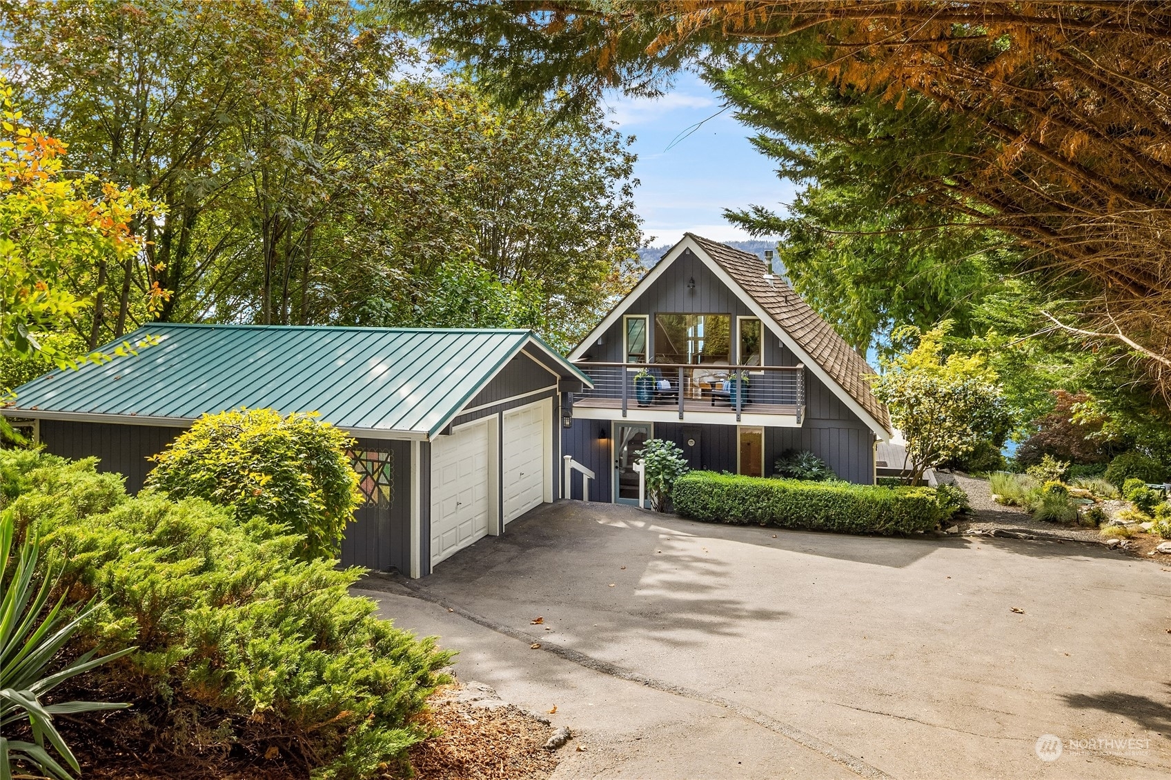 Property Photo:  5535 Crystal Springs Drive NE  WA 98110 