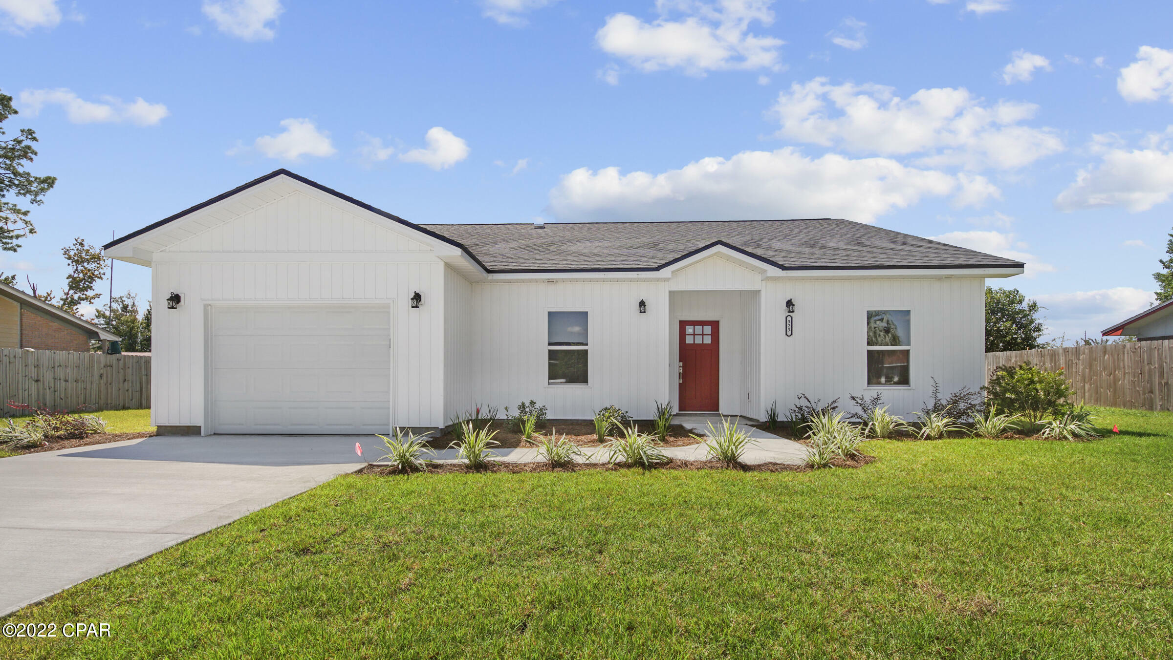 Property Photo: 323 Moore Drive FL 32444