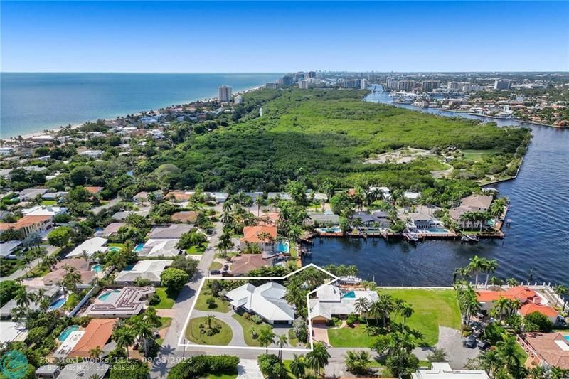 Property Photo: 2001 NE 31st Ave FL 33305