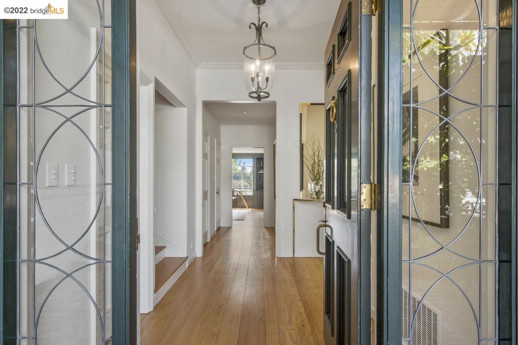 Property Photo: 174 Indian Rd CA 94610