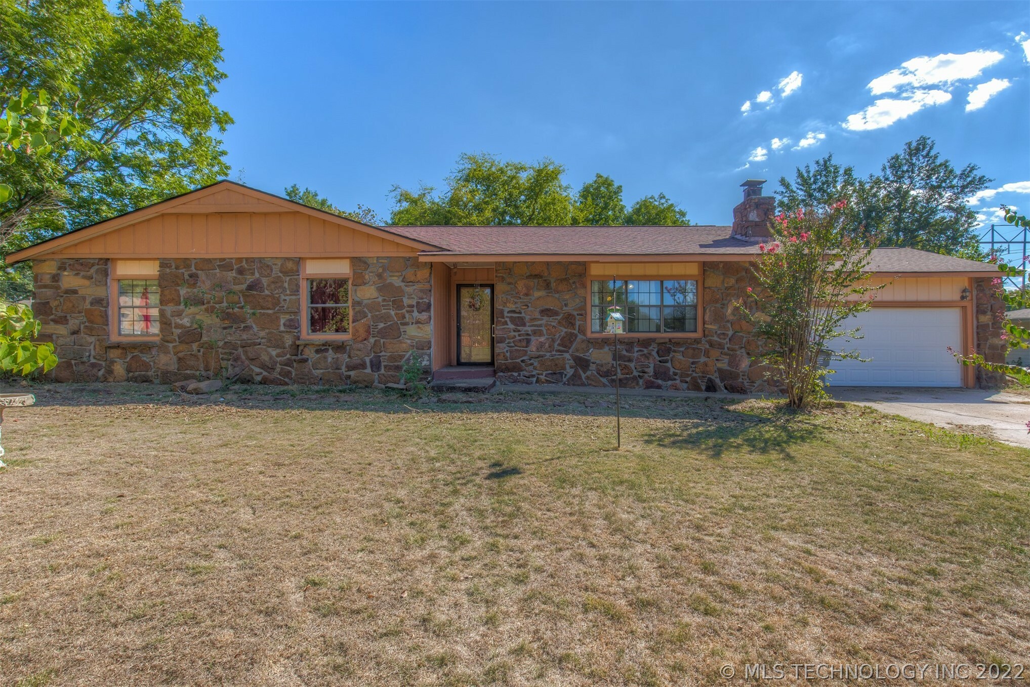 Property Photo:  1505 Berkley Boulevard  OK 74467 