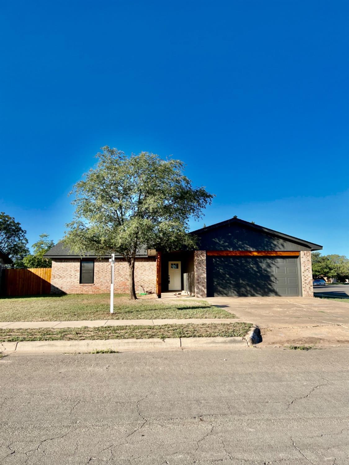 Property Photo: 5725 1st Place 5725 TX 79416