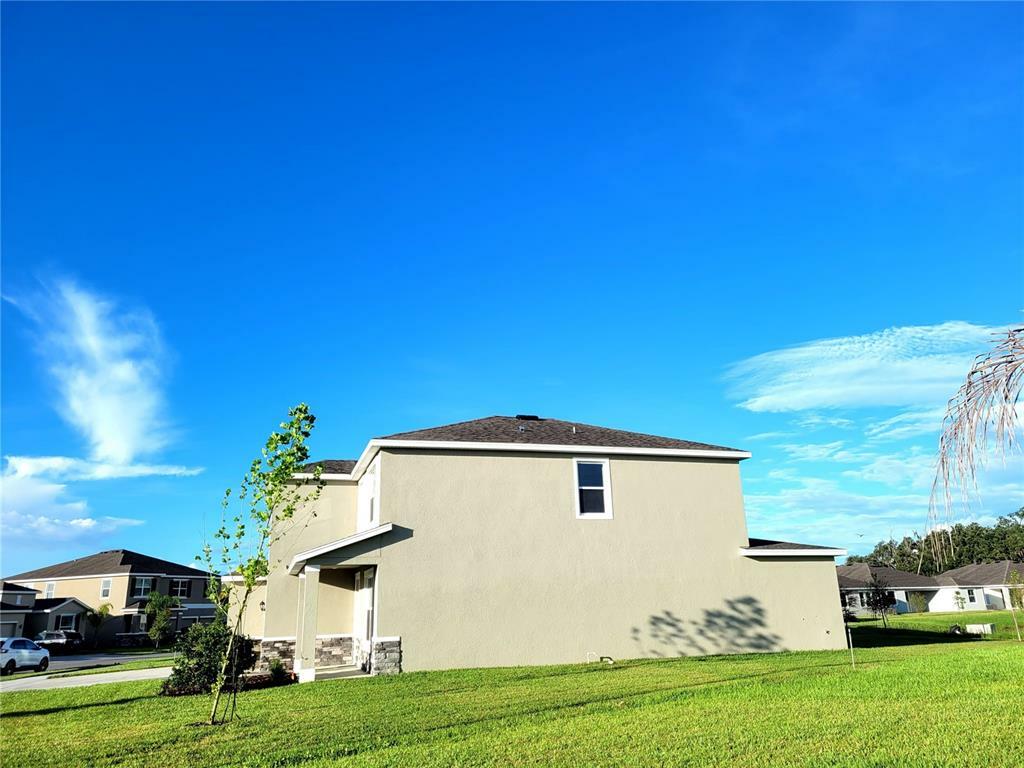Property Photo:  10691 Laxer Cay Loop  FL 33576 