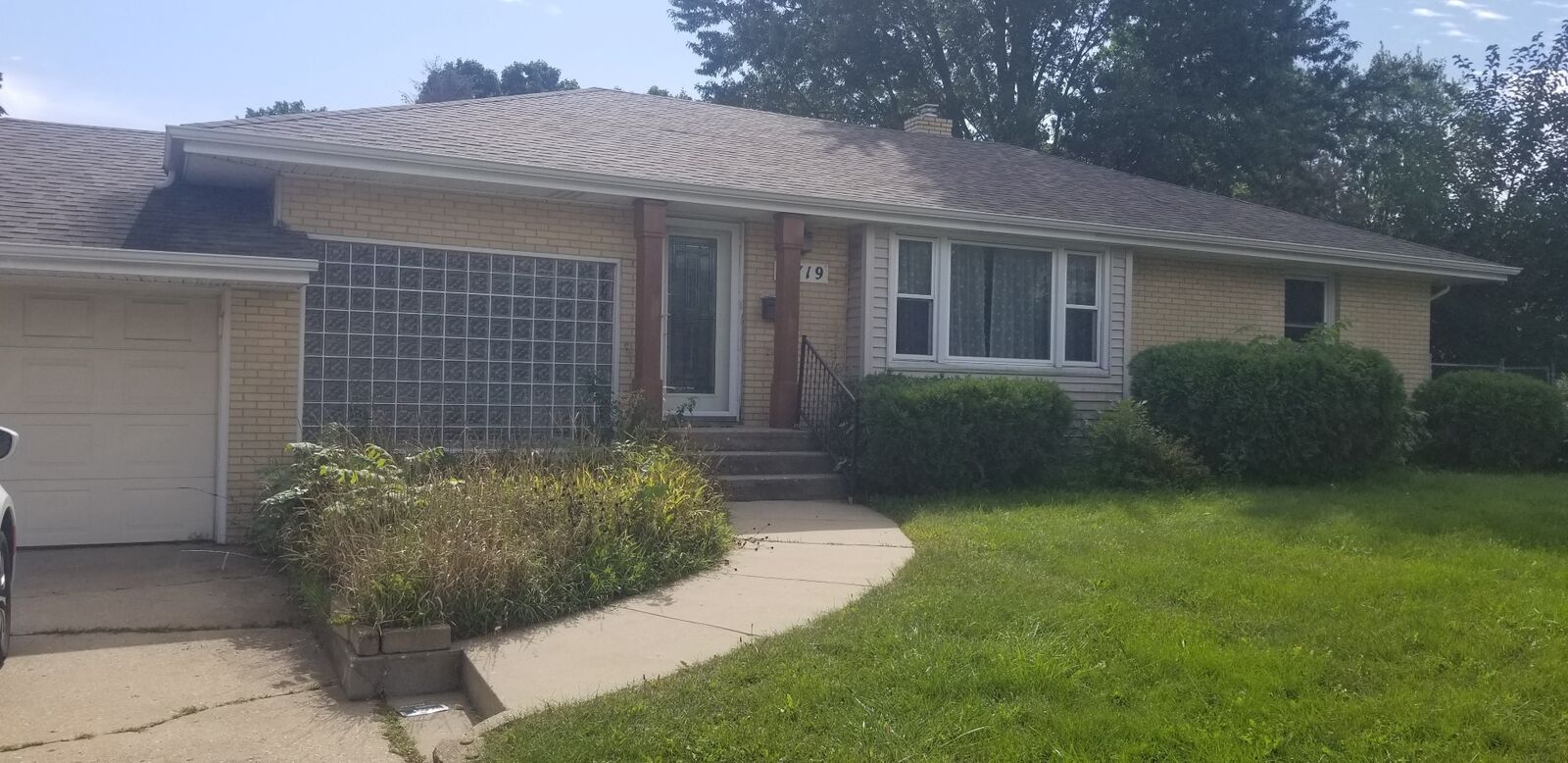 Property Photo: 2719 E State Street IL 61108