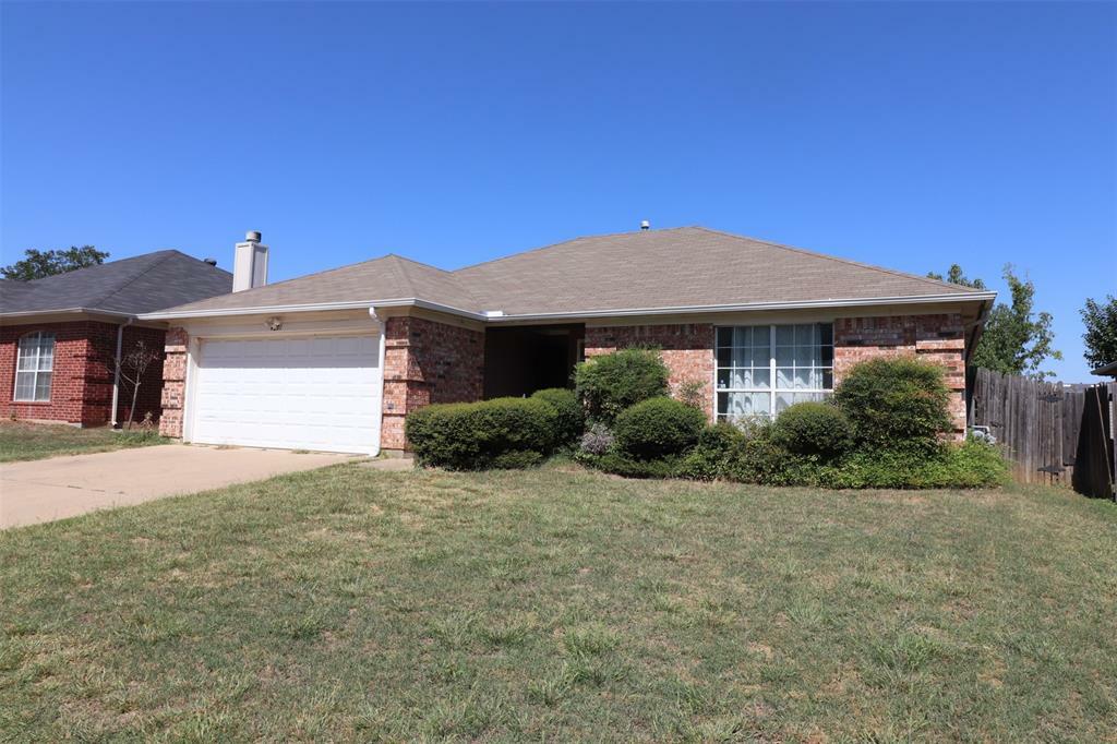 Property Photo:  4201 Highgrove Drive  TX 76001 