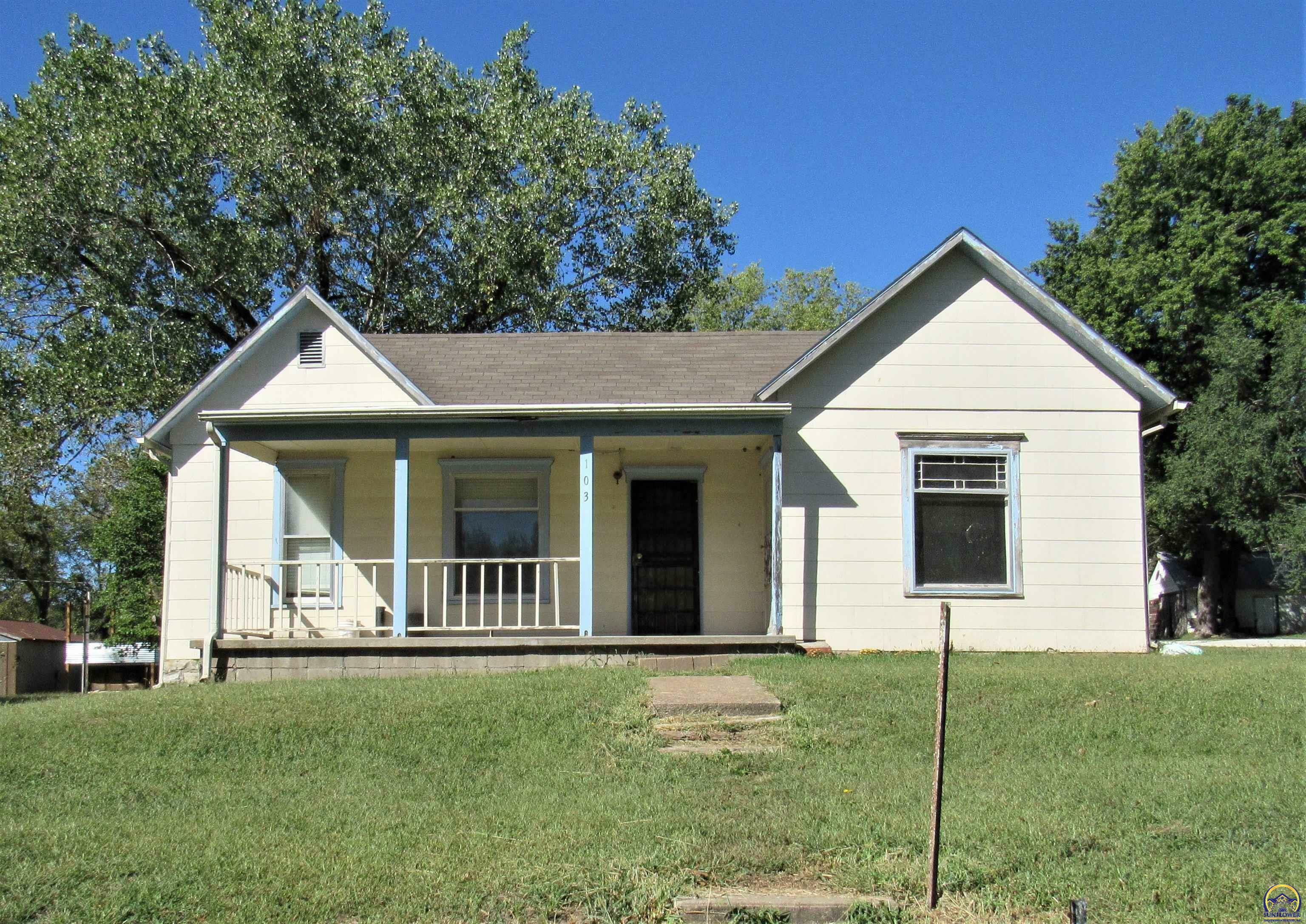 Property Photo:  103 Highland Ave  KS 66419 