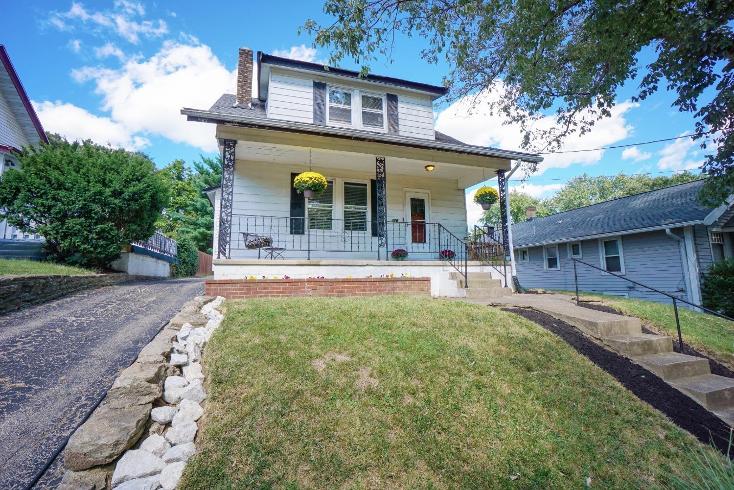 Property Photo: 428 Hillside Ave OH 45215