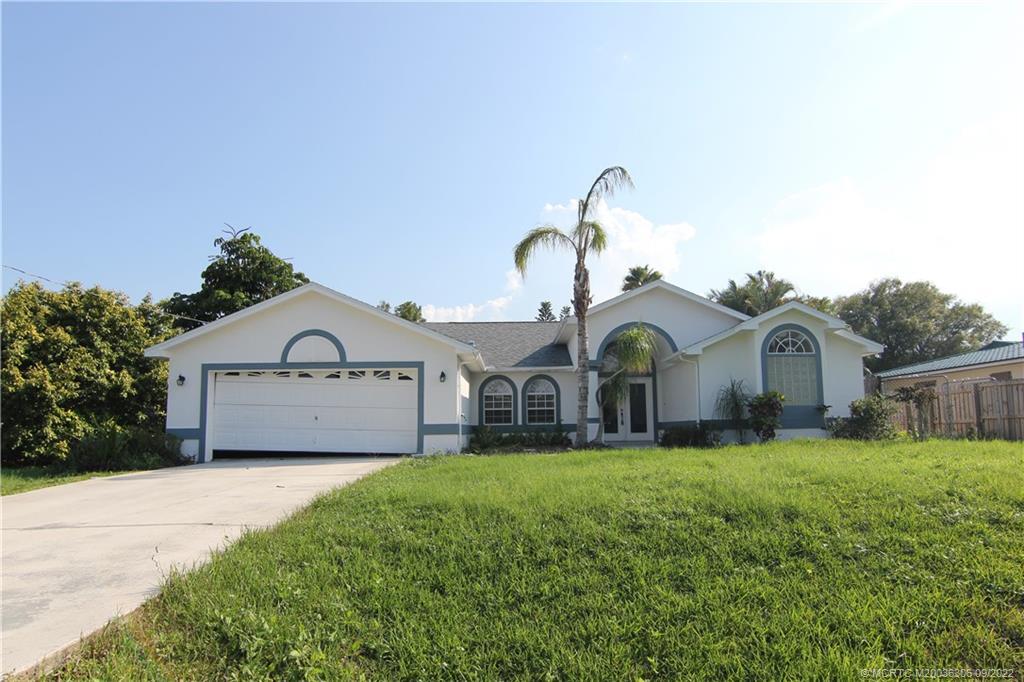Property Photo: 182 SE Carter Avenue FL 34983