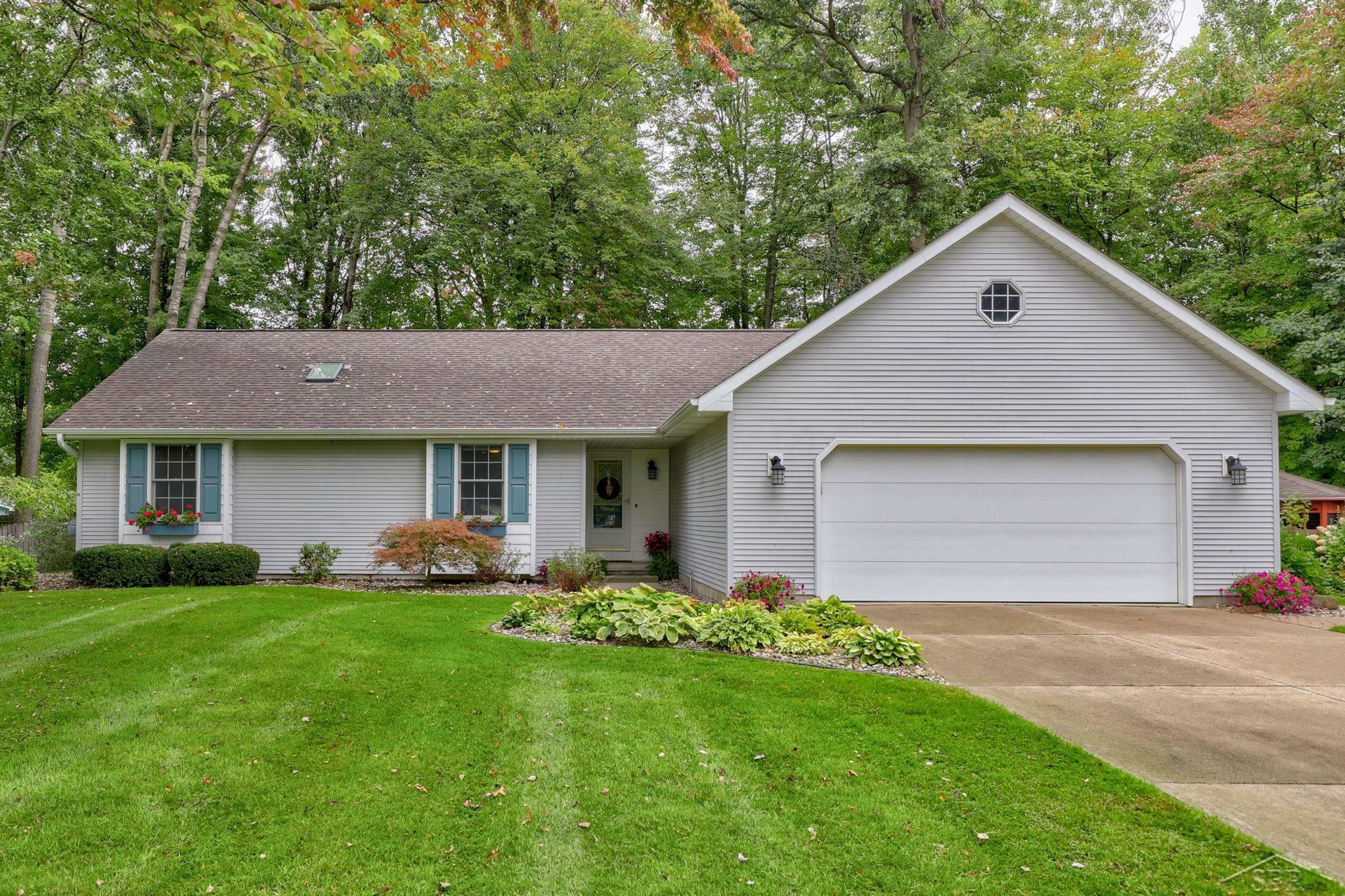 Property Photo:  11312 N Lake Circle Dr  MI 48609 