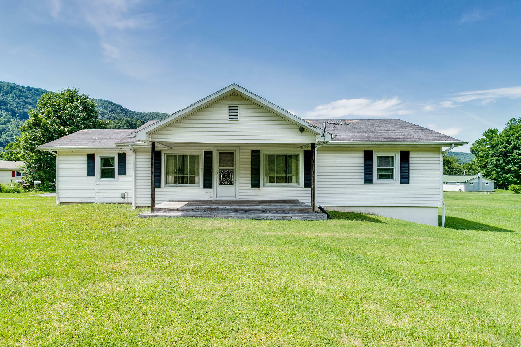 Property Photo:  109 Taylor Drive  TN 37650 