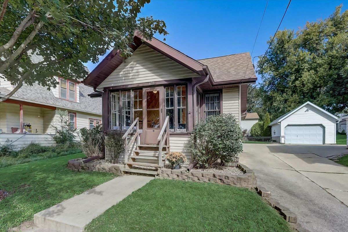 Property Photo:  428 Columbia Ave  WI 53532 