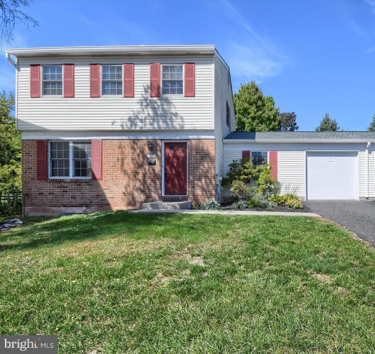 Property Photo: 1605 Salinus Court PA 19446