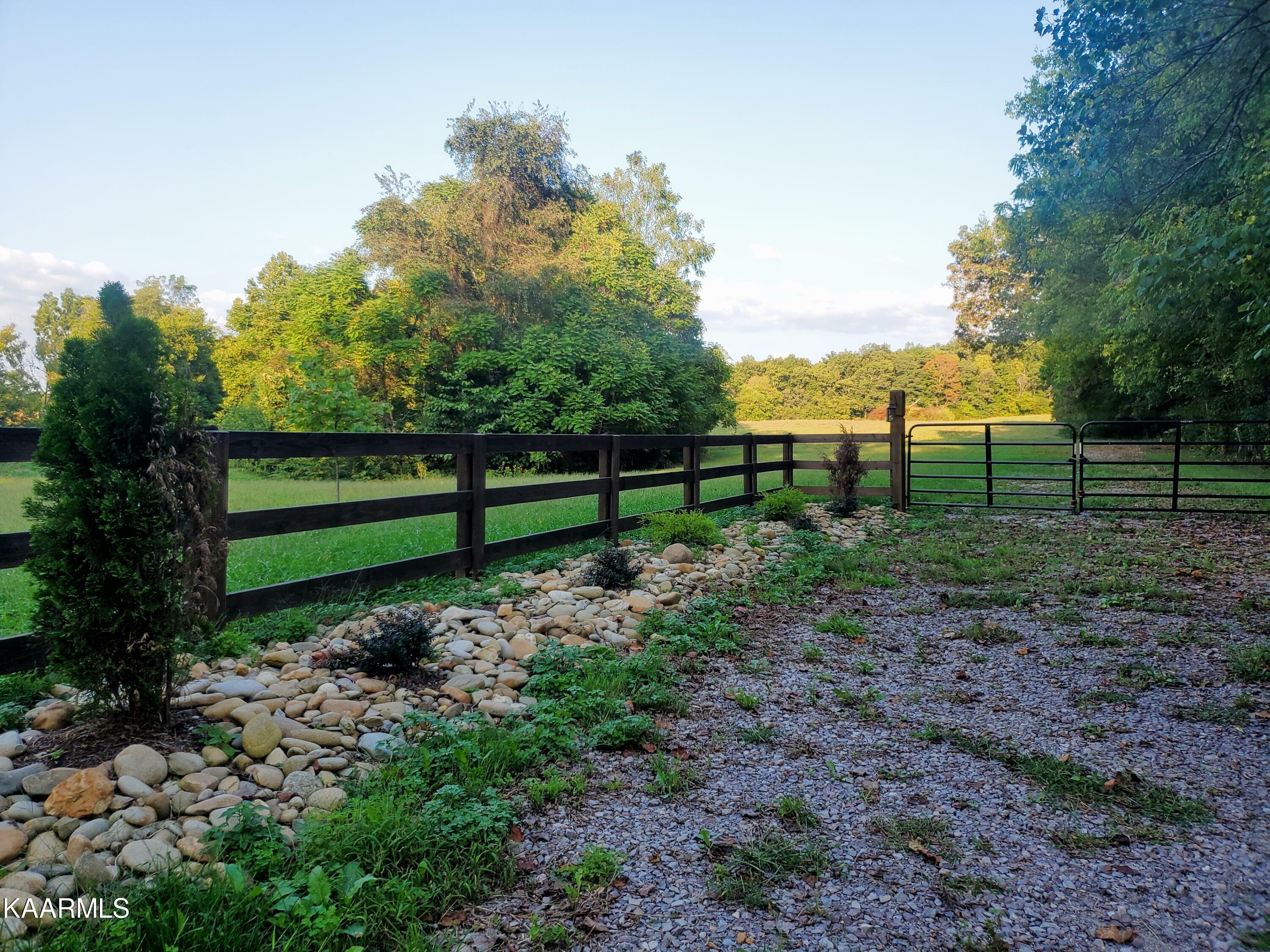 Property Photo:  1462 Harold Patterson Road Rd  TN 37725 