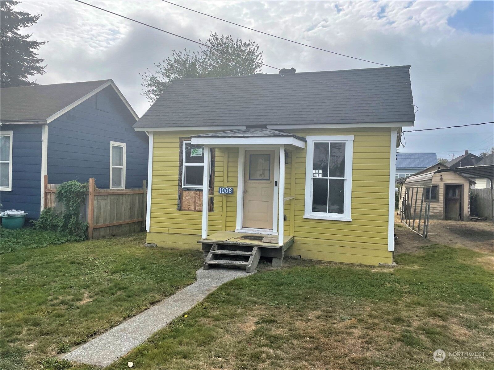 Property Photo:  1008 E Hazel Avenue  WA 98233 