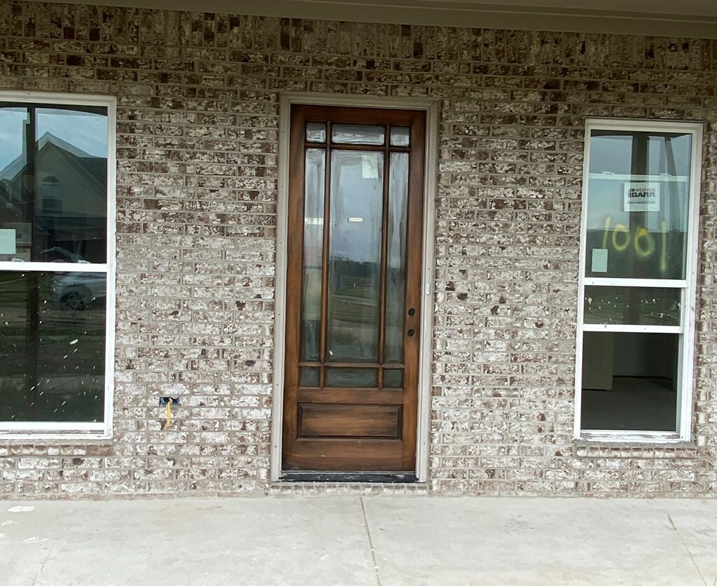 Property Photo:  1001 Pin Oak  AR 72301 