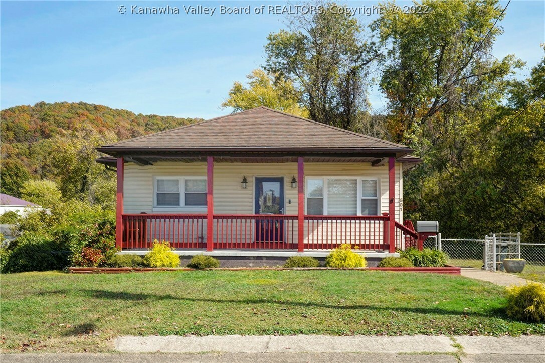Property Photo: 601 Kanawha Avenue WV 25143