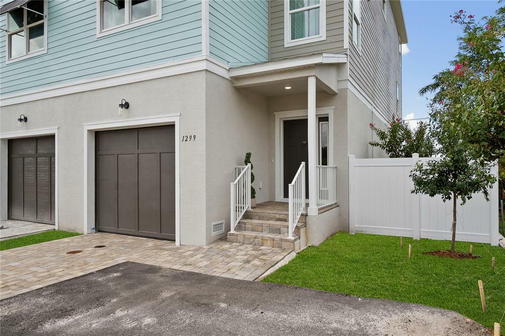 Property Photo:  1269 Savona Drive NE  FL 33702 