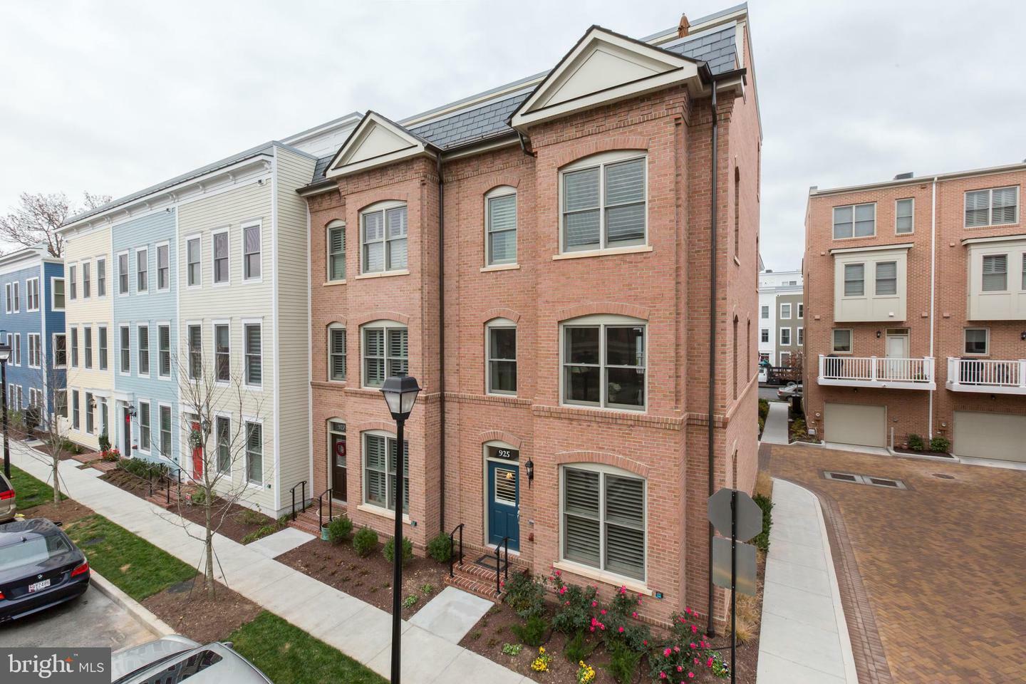925 Parker Gray School Way  Alexandria VA 22314 photo