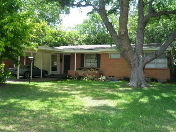 Property Photo: 7227 Dalewood Lane TX 75214