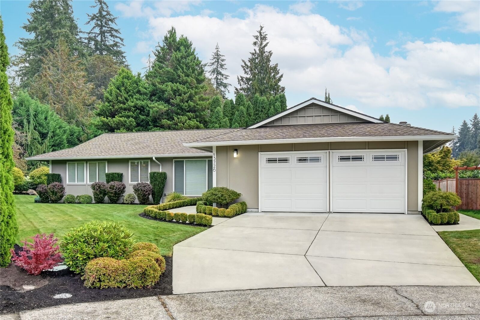 Property Photo: 13726 117th Avenue NE WA 98034