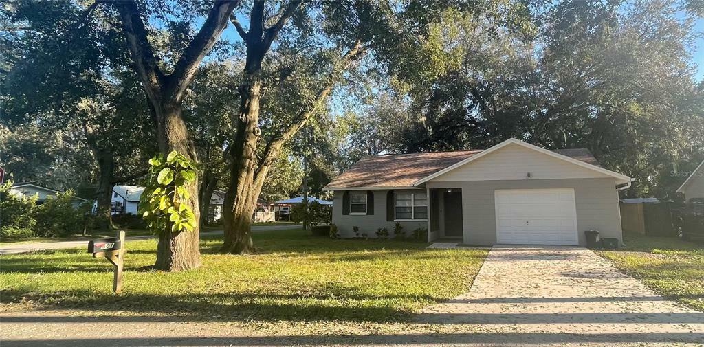 Property Photo:  601 Tyner Street  FL 33563 