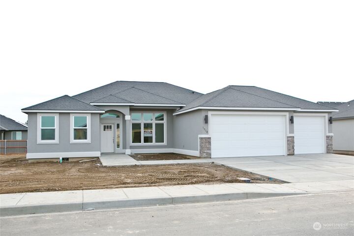 Property Photo:  1340 E Mt Baker Street  WA 99344 