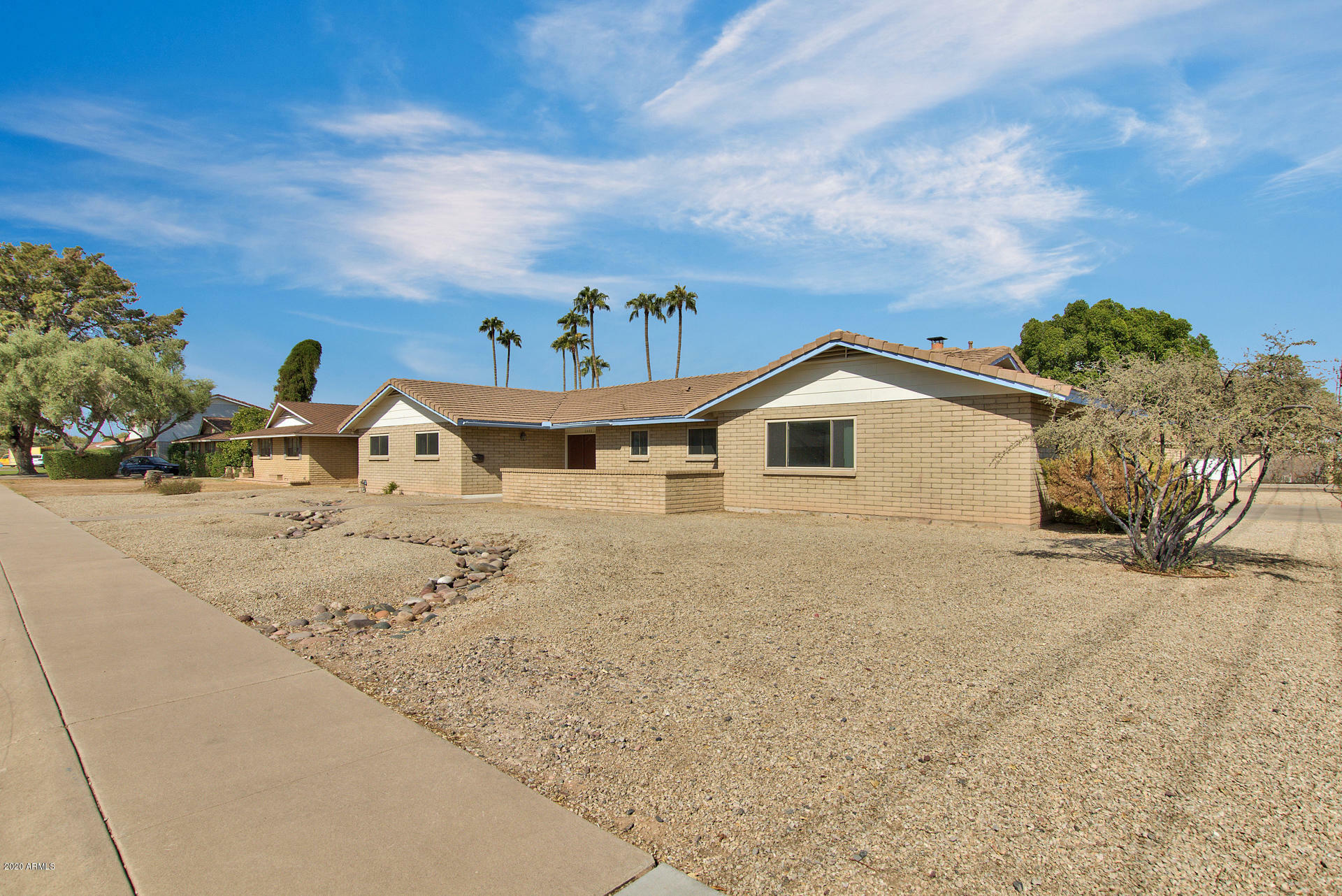 Property Photo:  2086 E La Jolla Drive  AZ 85282 