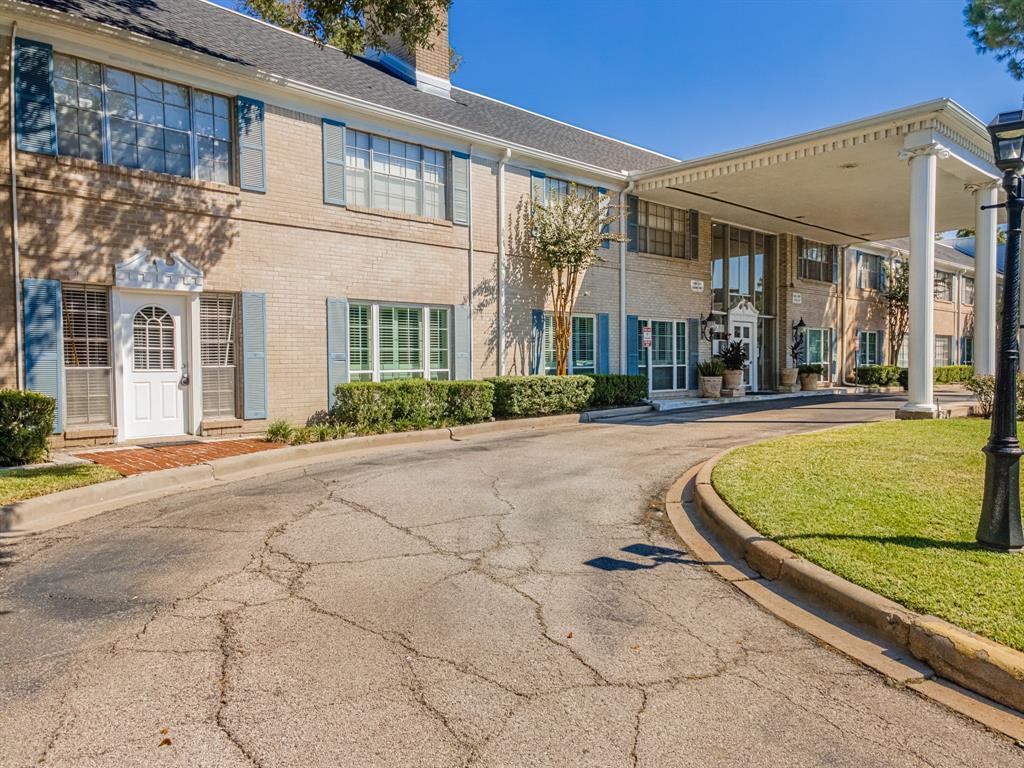 Property Photo:  2600 Bellefontaine Street D11  TX 77025 