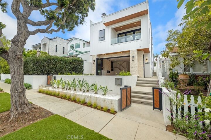Property Photo: 616 Poinsettia Avenue CA 92625