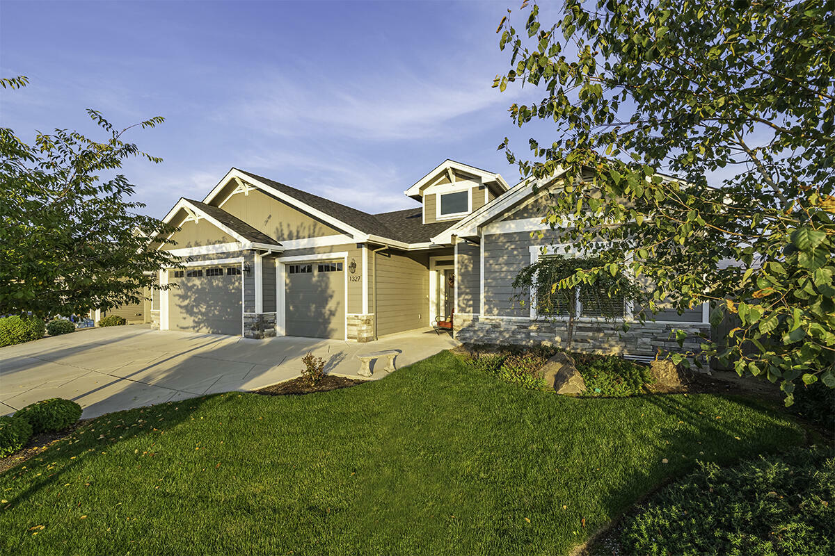 Property Photo:  1327 Utah Drive  OR 97504 