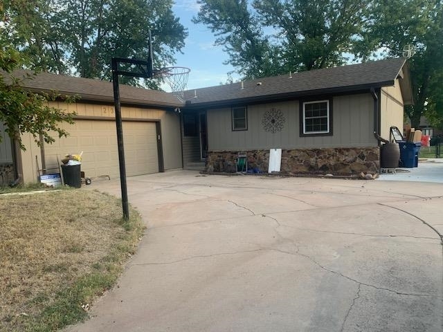 Property Photo:  231 E Nancy St  KS 67026-9433 