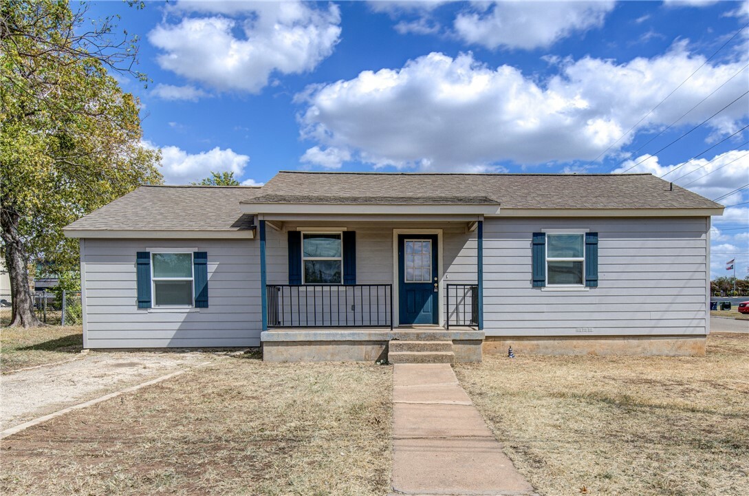 Property Photo: 1501 N Water Street TX 78611