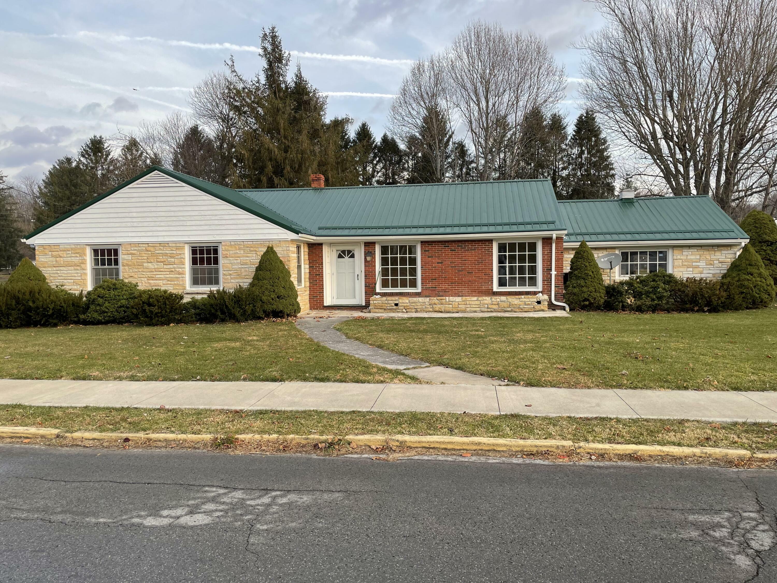 Property Photo:  776 W Maple Ave  WV 24910 