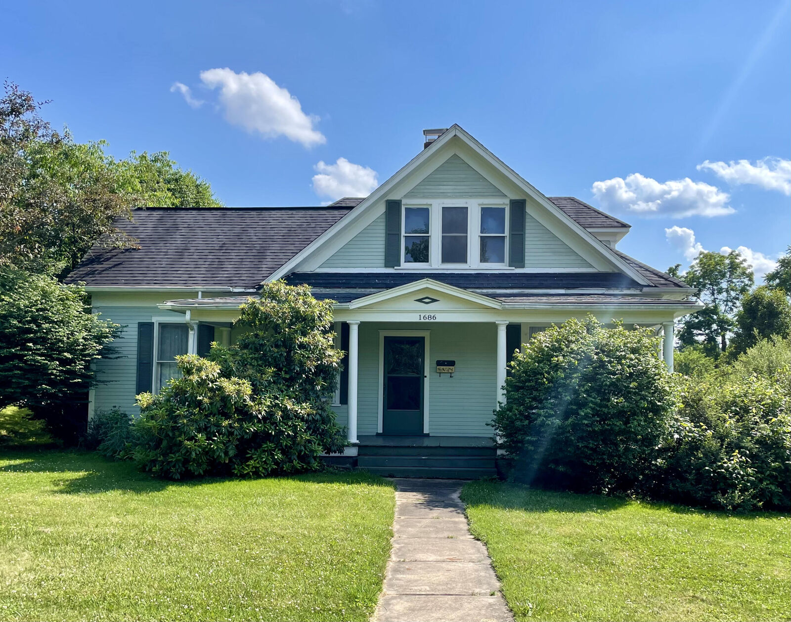 Property Photo: 1686 E Washington St WV 24901