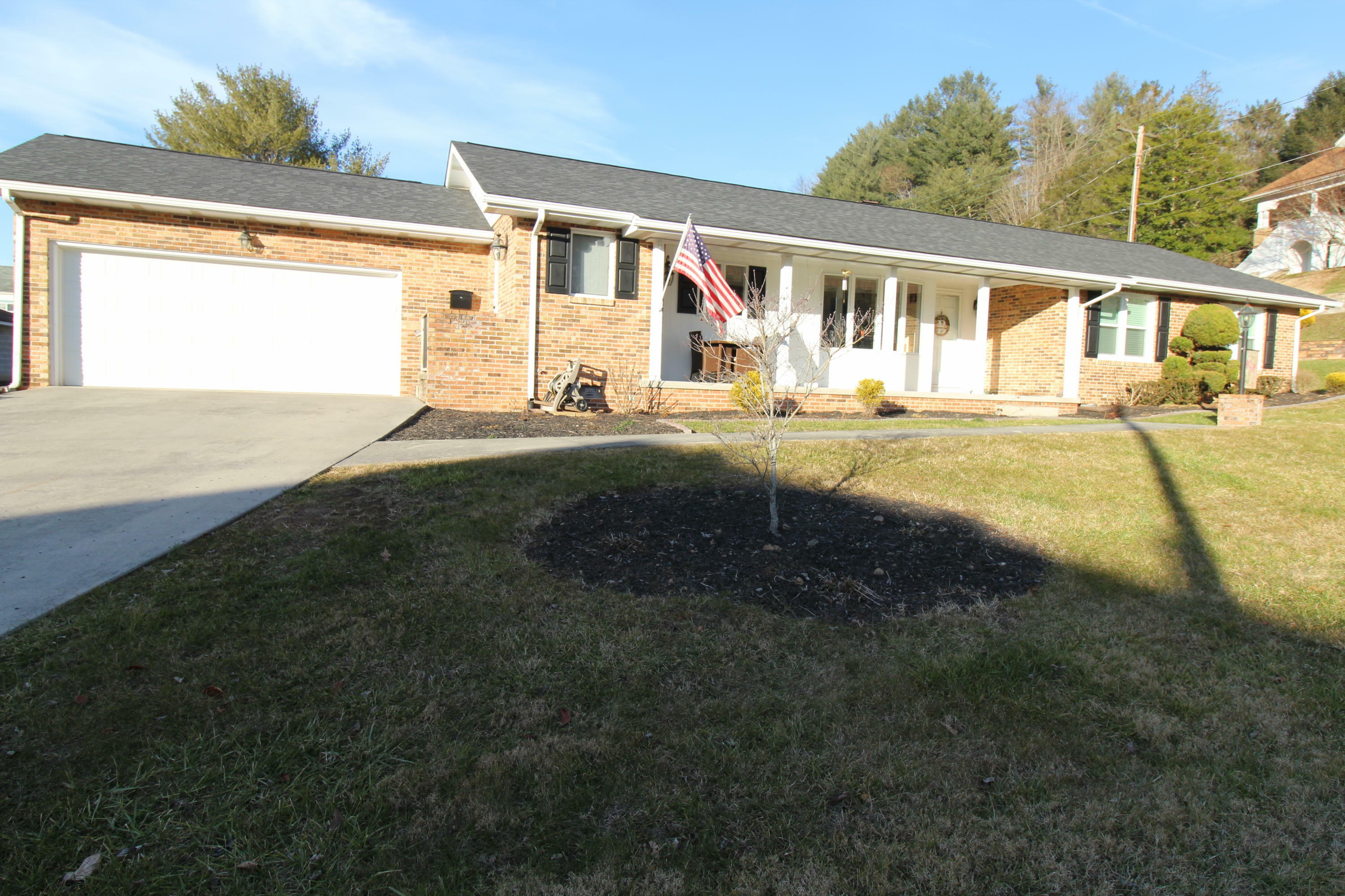 Property Photo:  205 Rose St  WV 25951 