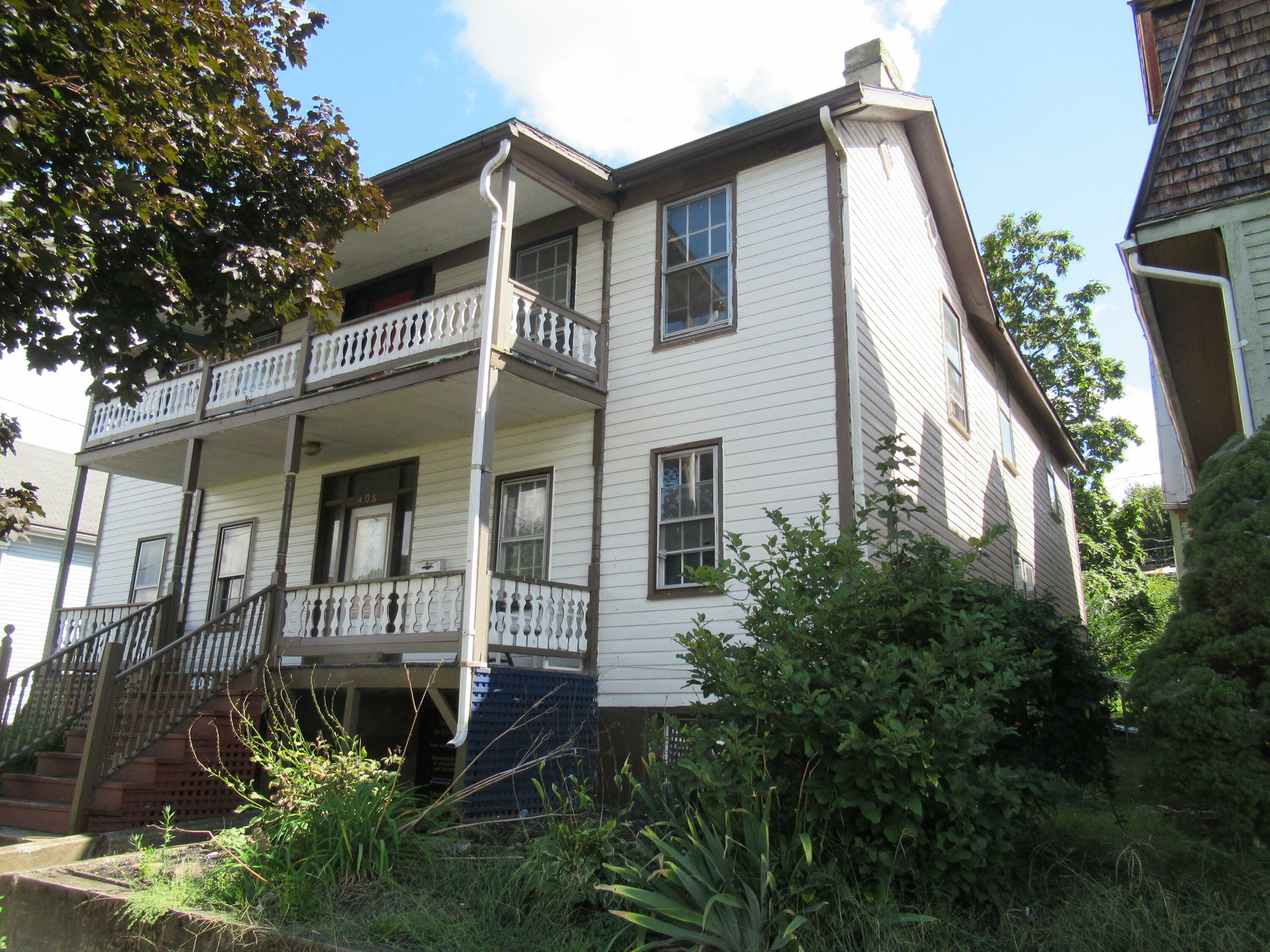 Property Photo: 406 Summers St WV 25951