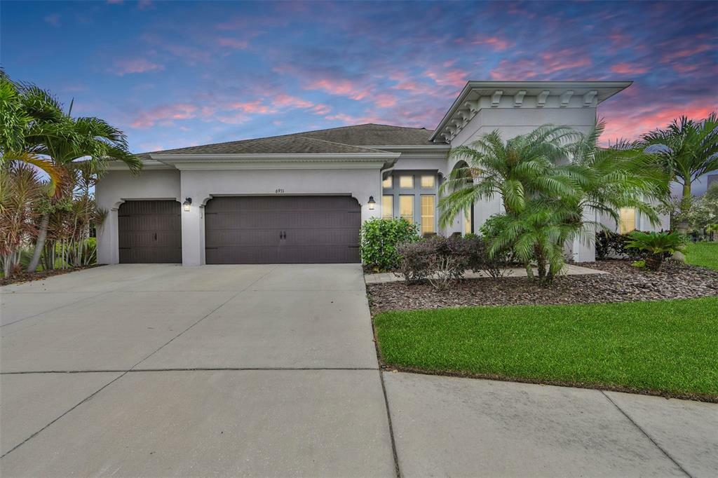 Property Photo:  6931 Crestpoint Drive  FL 33572 