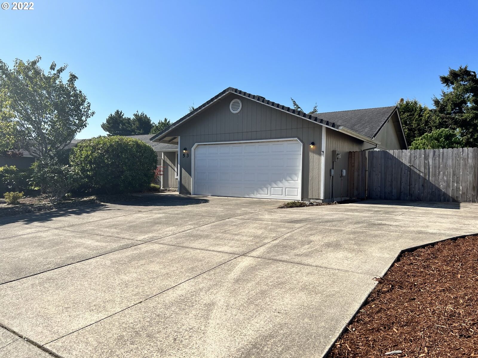 Property Photo: 53 Park Village Dr OR 97439