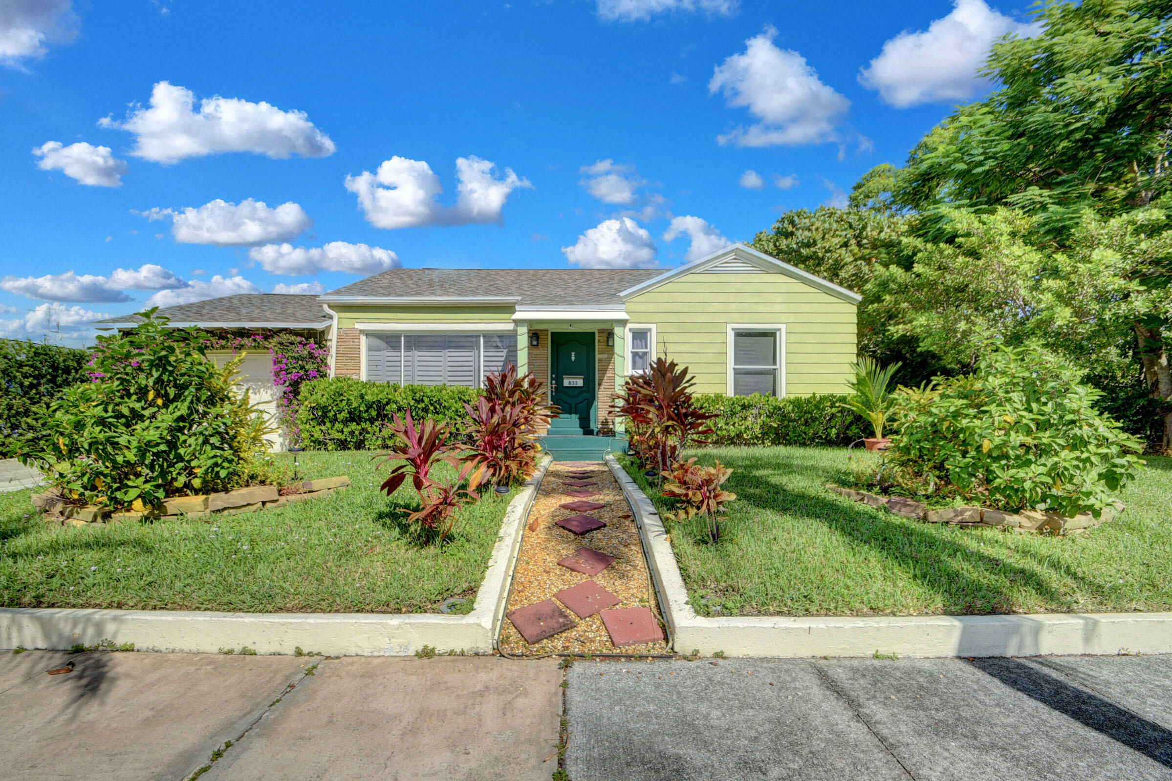 Property Photo:  833 Valley Forge Road  FL 33405 