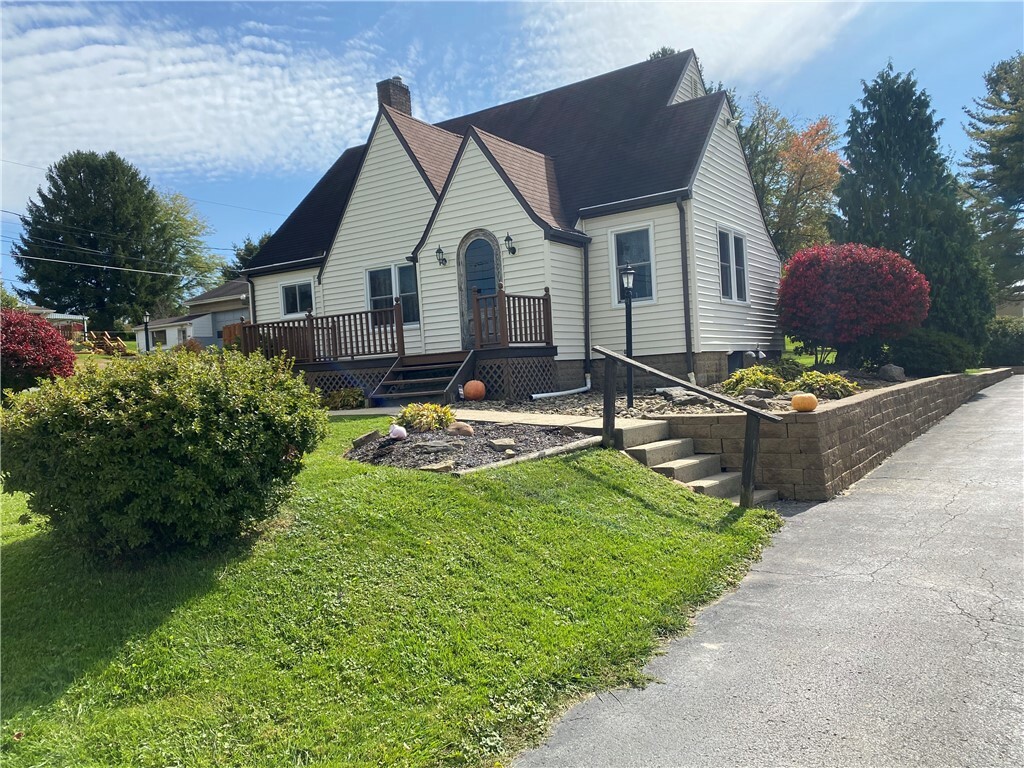 Property Photo: 716 Winfield Rd PA 16023