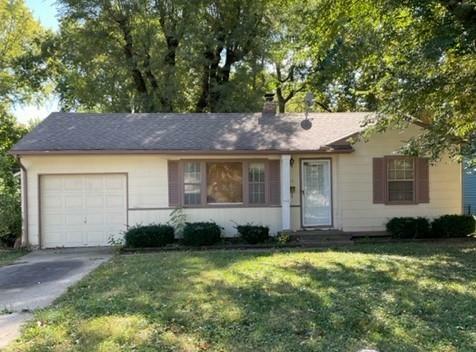 Property Photo: 9009 Richards Drive MO 64133