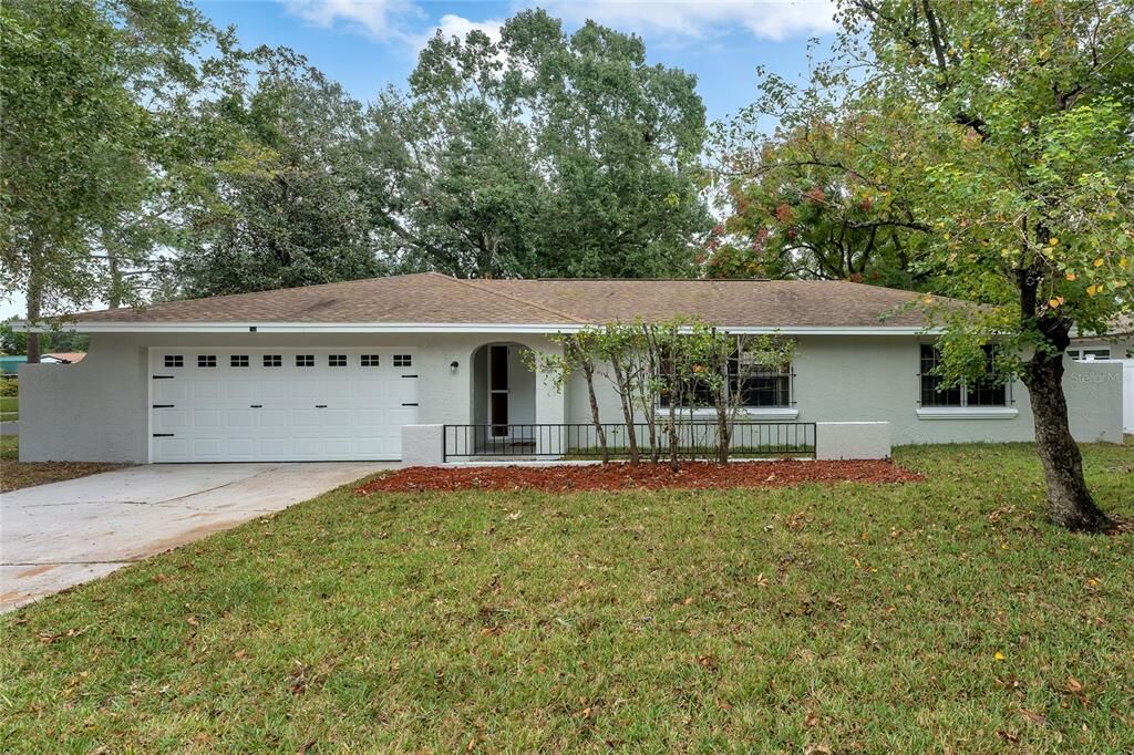Property Photo:  627 Willowwood Court  FL 32714 