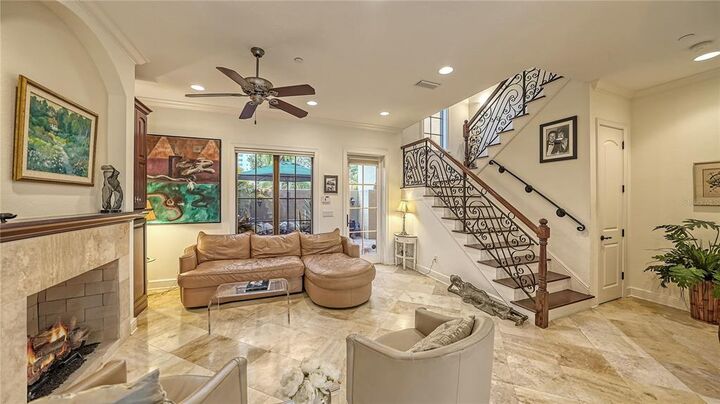 Property Photo:  1545 Oak Street 10  FL 34236 