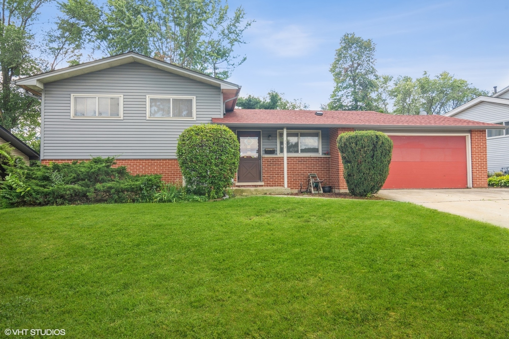 Property Photo: 233 W Beech Drive IL 60193